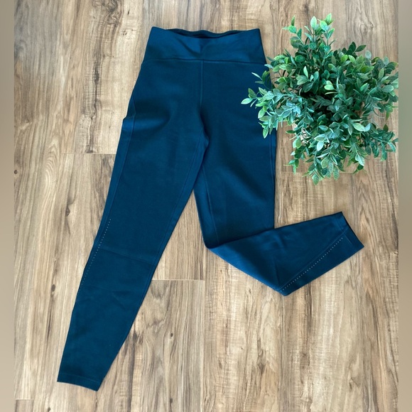 Lululemon Chase the Chill pant - Picture 7 of 8